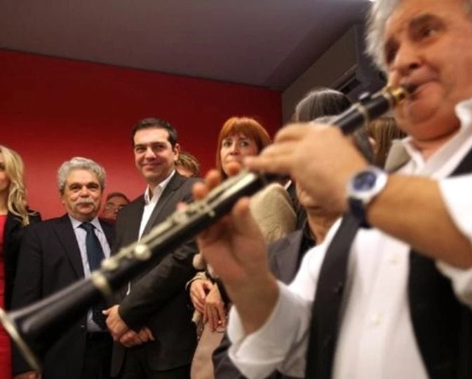 Κόλαφος από την Handelsblatt – Ιδού πόσο κοστίζουν στην Ελλάδα τα… νταούλια του Τσίπρα